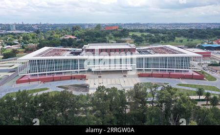 220531 -- LUSAKA, 31. Mai 2022 -- Luftaufnahme vom 9. April 2022 zeigt das Kenneth Kaunda International Conference Center in Lusaka, Sambia. Sambia hat am Dienstag ein hochmodernes internationales Konferenzzentrum in Auftrag gegeben, das von China finanziert wird. Das Kenneth Kaunda International Conference Center mit seiner Haupthalle mit 2.500 Sitzplätzen wurde für den diesjährigen AU-Gipfel der Afrikanischen Union gebaut. ZAMBIA-LUSAKA-CHINA-KONFERENZZENTRUM XinxHua PUBLICATIONxNOTxINxCHN Stockfoto