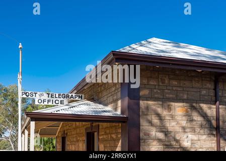 Das historische Overland Telegraph Office in der Nähe von Alice Springs im Northern Territory, Australien, das 1872 dazu beitrug, Australien mit der Welt zu verbinden. Stockfoto