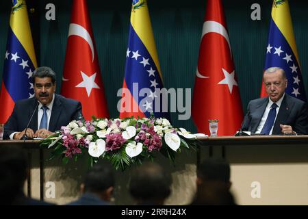 220608 -- ANKARA, 8. Juni 2022 -- der türkische Präsident Recep Tayyip Erdogan R und der venezolanische Präsident Nicolas Maduro nehmen am 8. Juni 2022 an einer gemeinsamen Pressekonferenz in Ankara, Türkei, Teil. Der türkische Präsident Recep Tayyip Erdogan und sein venezolanischer Amtskollege Nicolas Maduro haben am Mittwoch zugesagt, die Zusammenarbeit zwischen den beiden Ländern zu verstärken. Foto: /Xinhua TURKEY-ANKARA-PRESIDENT-VENEZUELA-PRESIDENT-MEETING MustafaxKaya PUBLICATIONxNOTxINxCHN Stockfoto