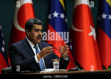 220608 -- ANKARA, 8. Juni 2022 -- der venezolanische Präsident Nicolas Maduro spricht am 8. Juni 2022 an einer gemeinsamen Pressekonferenz mit dem türkischen Präsidenten Recep Tayyip Erdogan, der nicht auf dem Bild in Ankara, Türkei, zu sehen ist. Der türkische Präsident Recep Tayyip Erdogan und sein venezolanischer Amtskollege Nicolas Maduro haben am Mittwoch zugesagt, die Zusammenarbeit zwischen den beiden Ländern zu verstärken. Foto: /Xinhua TURKEY-ANKARA-PRESIDENT-VENEZUELA-PRESIDENT-MEETING MustafaxKaya PUBLICATIONxNOTxINxCHN Stockfoto