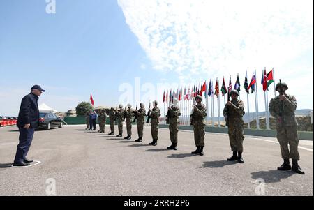 220609 -- IZMIR, 9. Juni 2022 -- der türkische Präsident Recep Tayyip Erdogan L beobachtet eine Militärübung in Izmir, Türkei, am 9. Juni 2022. Der türkische Präsident Recep Tayyip Erdogan beobachtete am Donnerstag den letzten Tag einer groß angelegten gemeinsamen Militärübung in der türkischen Provinz West-Izmir. TÜRKEI-IZMIR-ERDOGAN-MILITÄRÜBUNG XinxHua PUBLICATIONxNOTxINxCHN Stockfoto