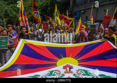 New Delhi, Indien. September 2023. Die Mitglieder der Tibetanischen Gemeinschaft rufen im Vorfeld des G20-Gipfels in Neu-Delhi, Indien, in einem Protest gegen die chinesische Regierung Losungen. (Bild: © Kabir Jhangiani/ZUMA Press Wire) NUR REDAKTIONELLE VERWENDUNG! Nicht für kommerzielle ZWECKE! Stockfoto