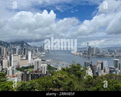 220624 -- HONGKONG, 24. Juni 2022 -- Foto aufgenommen am 22. Juni 2022 zeigt den Blick auf den Victoria Harbor in Hongkong, Südchina. In diesem Jahr jährt sich die Rückkehr Hongkongs ins Mutterland zum 25. Mal. HKSAR 25 INA-HONG KONG-RÜCKKEHR INS MUTTERLAND-25 JAHRE STADTBLICK CN LIXGANG PUBLICATIONXNOTXINXCHN Stockfoto