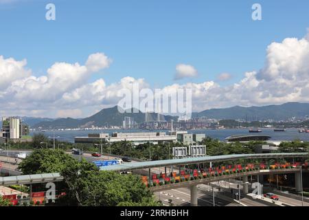 220624 -- HONGKONG, 24. Juni 2022 -- Foto aufgenommen am 23. Juni 2022 zeigt den Blick auf den Victoria Harbor in Hongkong, Südchina. In diesem Jahr jährt sich die Rückkehr Hongkongs ins Mutterland zum 25. Mal. HKSAR 25 INA-HONG KONG-RÜCKKEHR INS MUTTERLAND-25. JAHRESTAG-STADTBLICK CN WUXXIAOCHU PUBLICATIONXNOTXINXCHN Stockfoto