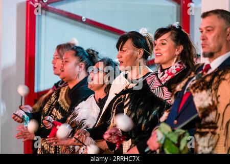 220625 -- WELLINGTON, 25. Juni 2022 -- Vertreter der Maori nehmen an einer Feier zum Maori-Neujahr in Wellington, Neuseeland, am 24. Juni 2022 Teil. Die Neuseeländer feierten Matariki, das Maori-Neujahr, zum ersten Mal am Freitag als offiziellen Feiertag. /Handout via Xinhua NEW ZEALAND-MATARIKI-OFFICIAL PUBLIC HOLIDAY ThexMuseumxTexPapaxTongarewa PUBLICATIONxNOTxINxCHN Stockfoto