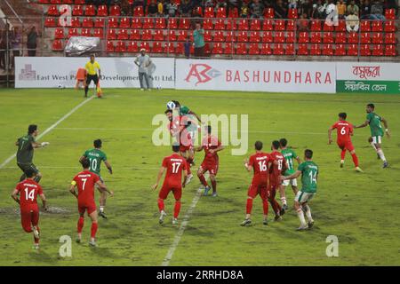 Bangladesch kam von hinten, um das zweite FIFA-Freundschaftsspiel in der Bashundhara Kings Arena, Dhaka, Bangla, mit einem Unentschieden 1-1 zu übertreffen Stockfoto