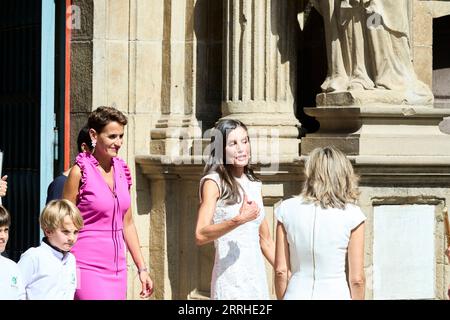 Pamplona, Navarra, Spanien. September 2023. Königin Letizia von Spanien nimmt am 8. September 2023 in Pamplona an der Feier des 6. Jahrhunderts des Privilegiums der Union in der Marienkathedrale Teil, Spanien .das Privileg der Union ist der vertrag, durch den die drei wichtigsten Burghs, aus denen die Stadt Pamplona im Mittelalter bestand, durch ein Dokument vereint wurden, das am 8. September 1423 von König Carlos III. von Navarra unterzeichnet wurde. Bis zu diesem Tag hatte jede Stadt ihre eigene Flagge und ihren eigenen Herrscher, Pamplona, Spanien. 20230908, . 20230908, (Bild: © Jack Abuin/ZUMA Press Wire) REDAKTIONELLE VERWENDUNG Stockfoto