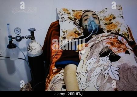 220629 -- GAZA CITY, 29. Juni 2022 -- Ein Screenshot aus einem Video zeigt den israelischen Gefangenen Hisham al-Sayed in einem Krankenhaus in Gaza City, 28. Juni 2022. Israel forderte am Dienstag internationale Hilfe bei der Freilassung eines israelischen Bürgers, der von der Hamas im Gazastreifen festgehalten wird, nachdem die Hamas ein Video von dem israelischen Gefangenen veröffentlicht hatte, der in einem Krankenhausbett lag, während er eine Sauerstoffmaske trug. Der Mann, der als 34-jähriger Hisham al-Sayed identifiziert wurde, wurde seit seinem Streifzug über den Sicherheitszaun in die palästinensische Enklave 2015 in Isolationshaft gehalten. Das Video wurde einen Tag nach der Ankündigung der Hamas veröffentlicht Stockfoto