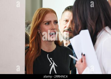 Lido Di Venezia, Italien. September 2023. Jessica Chastain nimmt am 80. Internationalen Filmfestival von Venedig am 8. September 2023 in Venedig, Italien, an einem Fototermin für den Film „Memory“ Teil. © Foto: Cinzia Camela. Quelle: Live Media Publishing Group/Alamy Live News Stockfoto