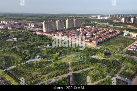 220709 -- HEYANG, 9. Juli 2022 -- Luftaufnahme, aufgenommen am 8. Juli 2022, zeigt ein großes grünes Gebiet im Heyang County, nordwestchinesische Provinz Shaanxi. Heyang County hat in den letzten Jahren Anstrengungen unternommen, um den ökologischen Schutz zu fördern, wobei die Waldfläche bis jetzt 775.000 mu, etwa 51.667 Hektar, erreicht hat. CHINA-SHAANXI-HEYANG-GREEN DEVELOPMENT CN TAOXMING PUBLICATIONXNOTXINXCHN Stockfoto