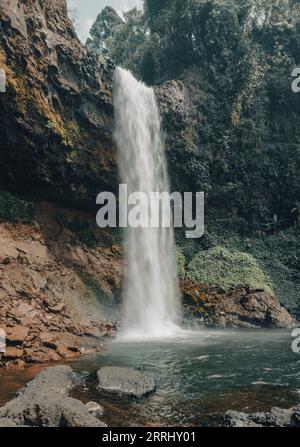 Wunderschöner E-TU-Wasserfall auf Bolaven Plateau. Laos Landschaft Stockfoto