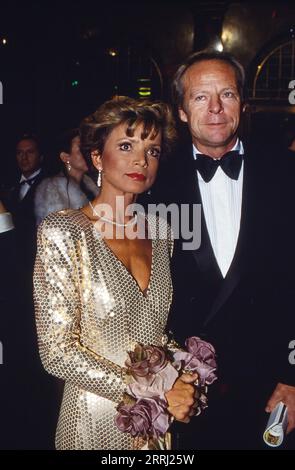 Uschi Glas, deutsche Schauspielerin, mit Ehemann Bernd Tewaag bei einer Abendveranstaltung in München, Deutschland um 1996. Stockfoto