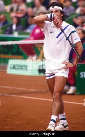 Emilio Sánchez, auch bekannt als Emilio Sánchez Vicario, spanischer Tennisspieler, bei der ATP Tour, Hamburger Rothenbaum, Match im Doppel mit Sergio Casal, Deutschland, 1986. Stockfoto