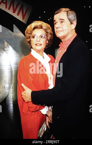 Nadja Tiller, österreichische Schauspielerin, mit Ehemann, Schauspieler Walter Giller, Deutschland um 1990. Stockfoto