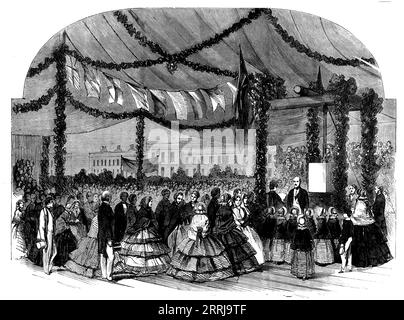 Prinz Albert legt den Grundstein des Neuen Flügels des Licenced Victuallers' Asylums, 1858. "...die Zeremonie der Grundsteinlegung des oben genannten Anbaus des bekannten Gebäudes in der alten Kent-Straße...[das lizenzierte Vizekönigreichheim war] nicht nur die Eltern aller Gewerbeasyllen, aber der größte seiner Art in diesem Land... der Architekt, Mr. C. B. Arding, stellte seiner Königlichen Hoheit die Pläne der geplanten Gebäude aus und erläuterte ihnen eine ausgeklügelte Skizze des "Albert Wing", wie er bei der Errichtung erscheinen wird. Der Stein wurde abgesenkt und versucht, Stockfoto