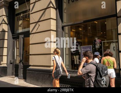 The Forever 21 Store in soho in New York am Sonntag, den 27. August 2023. Forever 21 arbeitet über die Muttergesellschaft SPARC Group mit dem chinesischen E-Commerce-Einzelhändler Shein zusammen. (© Richard B. Levine) Stockfoto