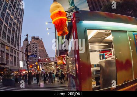 Softeiswagen in Midtown Manhattan in New York am Mittwoch, den 30. August 3023. (© Richard B. Levine) Stockfoto