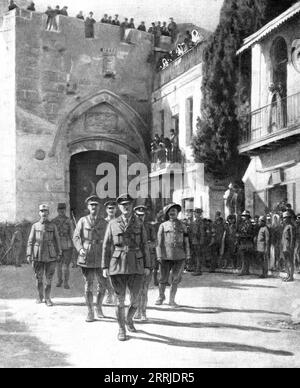 'Entfernte Fronten in Jerusalem; Ankunft der Verbündeten in der Heiligen Stadt, 11. Dezember 1917; angeführt von dem englischen General Borton, neuer Gouverneur der Stadt, gefolgt von seinen beiden Hilfsleuten; hinter ihnen von links nach rechts: Colonel de Piepape, Oberstleutnant d’Agostino, Oberstleutnant d’Agostino, Oberstleutnant der italienischen Abteilung, 1917 aus L’Album de la Guerre 1914-1919, Band 2 [L’Illustration, Paris, 1924]. Stockfoto