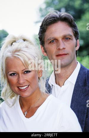 Jenny Elvers und Walter Sittler spielen in der TV-Serie: Nikola, Deutschland, 1997. Stockfoto