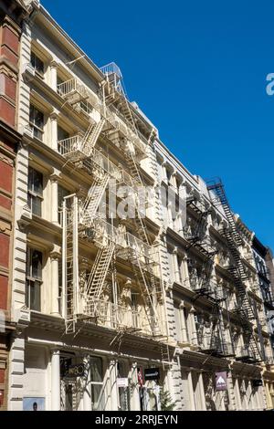 Soho ist ein historisches Viertel in New York City mit gusseiserner Architektur, USA 2023 Stockfoto