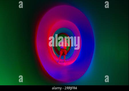 London, Großbritannien. September 2023. Simon Desorgher spielt seine Flöte - Eye Music Trust präsentiert sein Colourscape Festival auf Clapham Common in seinem neu gestalteten 70 Kammerfestival „Festival Two“ Colourscape. Das Festival der Musik und des Tanzes findet vom 09. Bis 17. September statt. Guy Bell/Alamy Live News Stockfoto