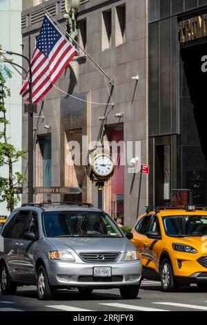 Der Tiffany and Company Flagship Store befindet sich auf der Fifth Avenue im Herzen von Manhattan, 2023, USA Stockfoto