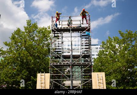 220724 -- ROTTERDAM, 24. Juli 2022 -- Teilnehmer nehmen an den World Police and Fire Games 2022 WPFG2022 in Rotterdam, Niederlande, 23. Juli 2022 Teil. Foto: /Xinhua NETHERLANDS-ROTTERDAM-WPFG2022 SylviaxLederer PUBLICATIONxNOTxINxCHN Stockfoto