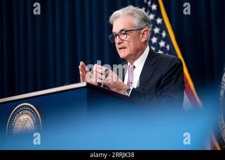 220727 -- WASHINGTON, 27. Juli 2022 -- der Vorsitzende der US-Notenbank Jerome Powell nimmt am 27. Juli 2022 an einer Pressekonferenz in Washington, D.C., USA, Teil. Die US-Notenbank Federal Reserve erhöhte am Mittwoch ihren Referenzzinssatz um 75 Basispunkte, den zweiten in einer Reihe dieser Größenordnung, da eine erhöhte Inflation keine klaren Anzeichen einer Lockerung zeigte. US-WASHINGTON, D.C.-FED-BENCHMARK-ZINSANHEBUNG LIUXJIE PUBLICATIONXNOTXINXCHN Stockfoto