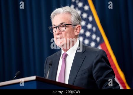 220727 -- WASHINGTON, 27. Juli 2022 -- der Vorsitzende der US-Notenbank Jerome Powell nimmt am 27. Juli 2022 an einer Pressekonferenz in Washington, D.C., USA, Teil. Die US-Notenbank Federal Reserve erhöhte am Mittwoch ihren Referenzzinssatz um 75 Basispunkte, den zweiten in einer Reihe dieser Größenordnung, da eine erhöhte Inflation keine klaren Anzeichen einer Lockerung zeigte. US-WASHINGTON, D.C.-FED-BENCHMARK-ZINSANHEBUNG LIUXJIE PUBLICATIONXNOTXINXCHN Stockfoto