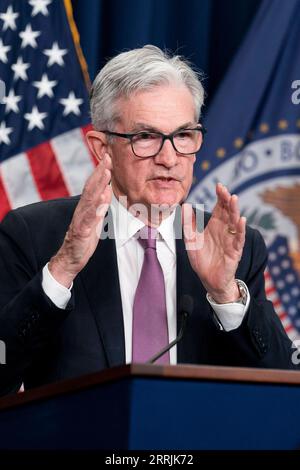 220727 -- WASHINGTON, 27. Juli 2022 -- der Vorsitzende der US-Notenbank Jerome Powell nimmt am 27. Juli 2022 an einer Pressekonferenz in Washington, D.C., USA, Teil. Die US-Notenbank Federal Reserve erhöhte am Mittwoch ihren Referenzzinssatz um 75 Basispunkte, den zweiten in einer Reihe dieser Größenordnung, da eine erhöhte Inflation keine klaren Anzeichen einer Lockerung zeigte. US-WASHINGTON, D.C.-FED-BENCHMARK-ZINSANHEBUNG LIUXJIE PUBLICATIONXNOTXINXCHN Stockfoto