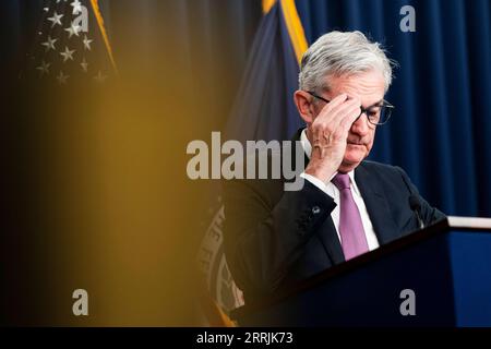 220727 -- WASHINGTON, 27. Juli 2022 -- der Vorsitzende der US-Notenbank Jerome Powell nimmt am 27. Juli 2022 an einer Pressekonferenz in Washington, D.C., USA, Teil. Die US-Notenbank Federal Reserve erhöhte am Mittwoch ihren Referenzzinssatz um 75 Basispunkte, den zweiten in einer Reihe dieser Größenordnung, da eine erhöhte Inflation keine klaren Anzeichen einer Lockerung zeigte. US-WASHINGTON, D.C.-FED-BENCHMARK-ZINSANHEBUNG LIUXJIE PUBLICATIONXNOTXINXCHN Stockfoto