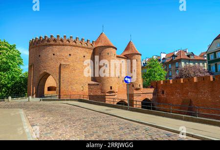 Antike barbikanische Festung im historischen Zentrum von Warschau Stockfoto