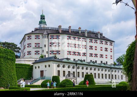 Innsbruck, Schloss Ambras in der Region Innsbruck, Tirol, Österreich Stockfoto