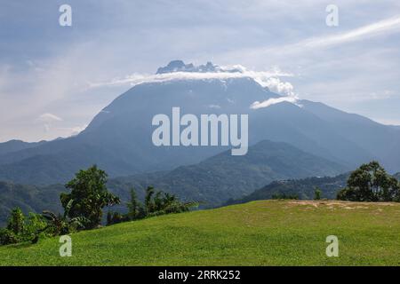 Landschaft des Mount Kinabalu, der höchste Berg in Borneo und Malaysia. Stockfoto