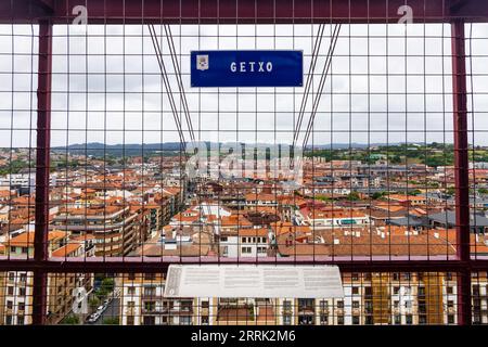 Blick auf Getxo vom Gipfel der Vizcaya-Brücke in Biskaya, Baskenland, Spanien, bietet einen Blick auf die Stadt und ihre Umgebung. Stockfoto