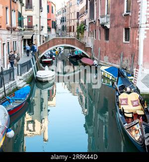 Verschiedene Seitenkanäle in Venedig, Italien Stockfoto