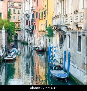 Verschiedene Seitenkanäle in Venedig, Italien Stockfoto