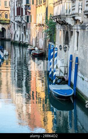 Verschiedene Seitenkanäle in Venedig, Italien Stockfoto