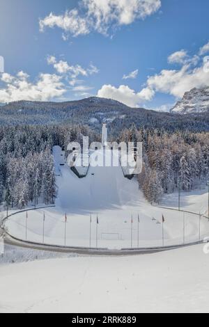 Italien, Venetien, Provinz Belluno, Cortina d'Ampezzo, die historische Sprungschanze der olympischen winterspiele 1956, heute nicht mehr in Gebrauch Stockfoto