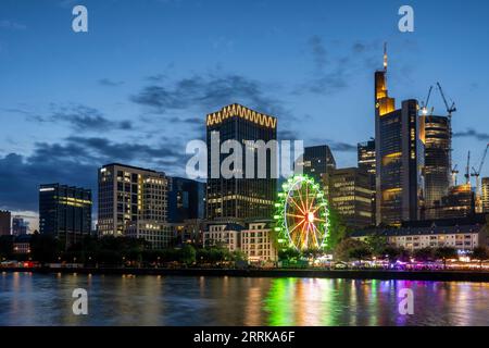 Frankfurt am Main, Hessen, Deutschland, Riesenrad beim traditionellen Mainfest Stockfoto