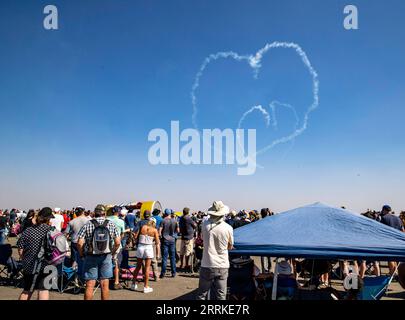 220905 -- JOHANNESBURG, 5. September 2022 -- Flugzeuge treten während der Rand Airshow in Johannesburg, Südafrika, 4. September 2022 auf. SÜDAFRIKA-JOHANNESBURG-Rand AIRSHOW ZhangxYudong PUBLICATIONxNOTxINxCHN Stockfoto