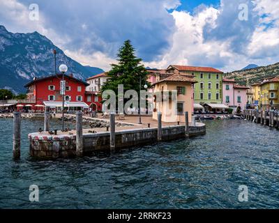 Blick über den Gardasee, Torbole. Stockfoto