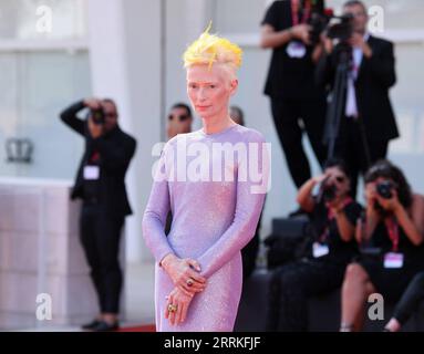 220907 -- VENEDIG, 7. September 2022 -- Schauspielerin Tilda Swinton posiert auf dem roten Teppich für die Premiere des Films die ewige Tochter während des 79. Internationalen Filmfestivals in Venedig, Italien, 6. September 2022. ITALIEN-VENEDIG-79. VENEDIG FILMFESTIVAL JINXMAMENGNI PUBLICATIONXNOTXINXCHN Stockfoto