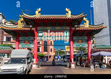 Chinesisches Tor zum Guan-Yin-Schrein, Thien-Fah-Stiftung, Chinatown, Bangkok, Thailand, Asien Stockfoto