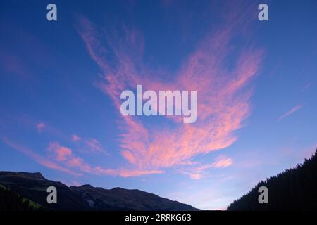 Österreich, Tirol, Zillertal, Himmel über Hintertuxtal. Stockfoto