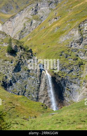 Österreich, Tirol, Zillertal, Waserfall bei Hintertux. Stockfoto