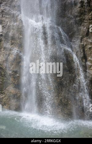 Österreich, Tirol, Zillertal, Waserfall bei Hintertux. Stockfoto