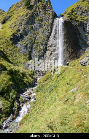 Österreich, Tirol, Zillertal, Waserfall bei Hintertux. Stockfoto