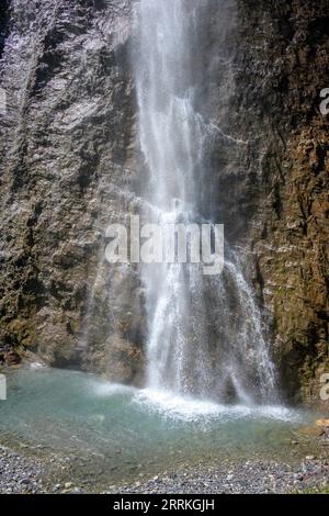 Österreich, Tirol, Zillertal, Waserfall bei Hintertux. Stockfoto