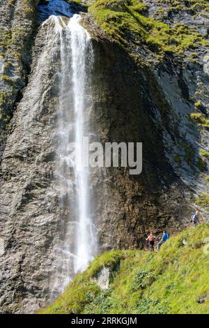 Österreich, Tirol, Zillertal, Waserfall bei Hintertux. Stockfoto